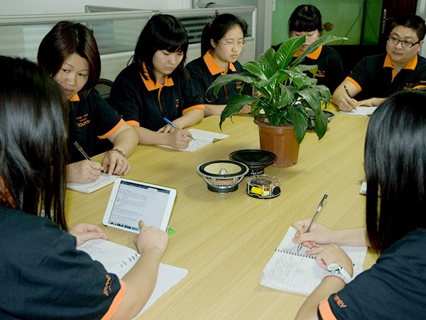 尚成科技团队会议